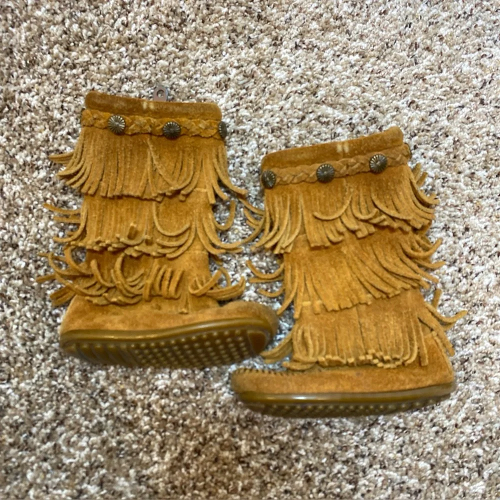 Minnetonka Youth Size 7 Brown Suede 3 Layer Fringe Leather Boot Side Zip
